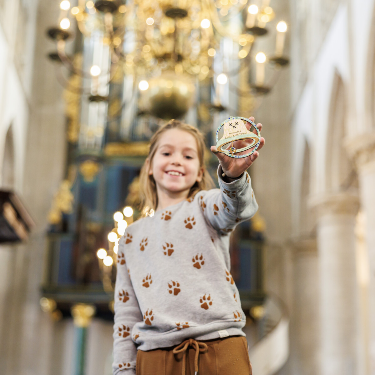 Kerk kerstbal versieren in de Grote Kerk Breda foto c Bram Vreugdenhil 1