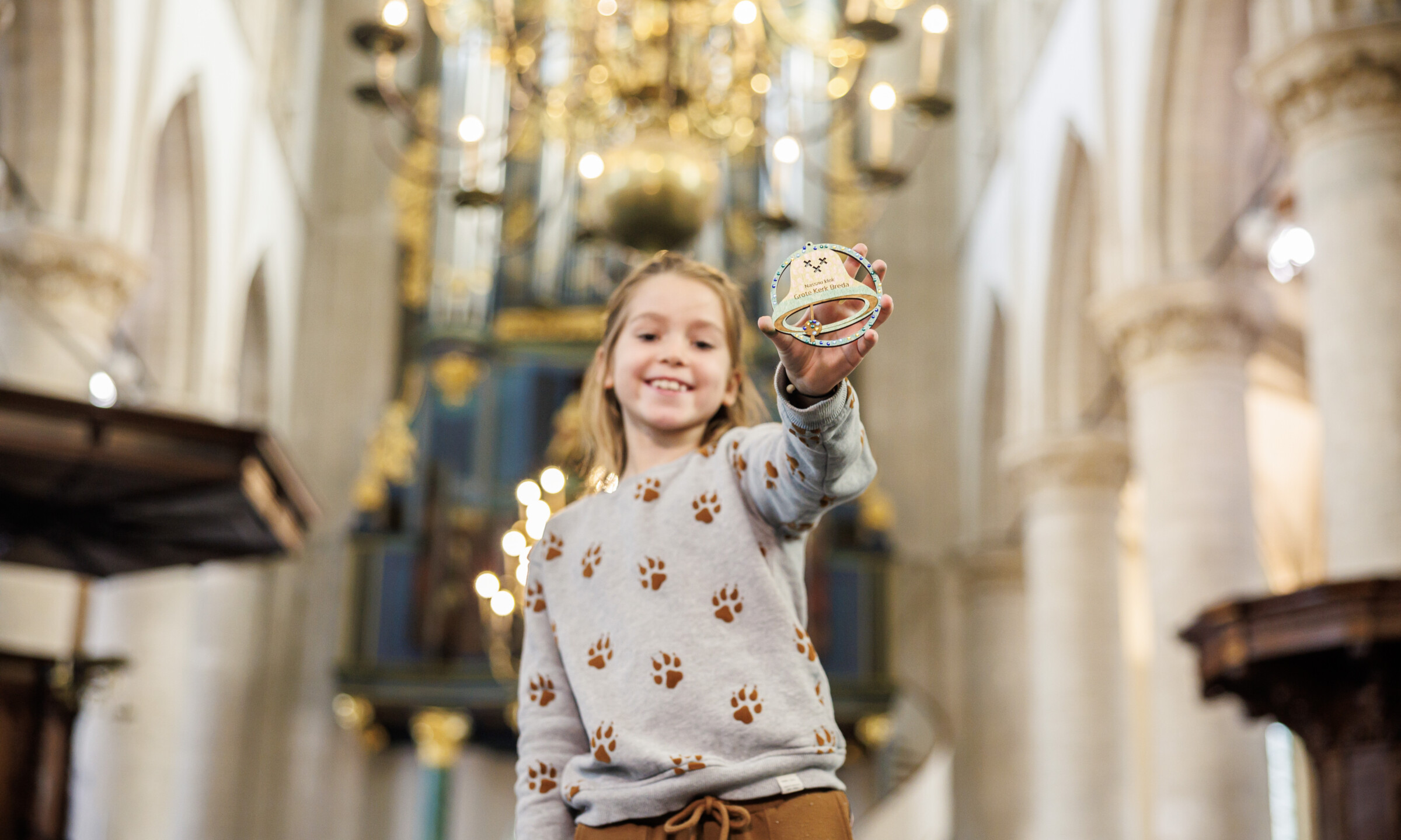 Kerk kerstbal versieren in de Grote Kerk Breda foto c Bram Vreugdenhil 1