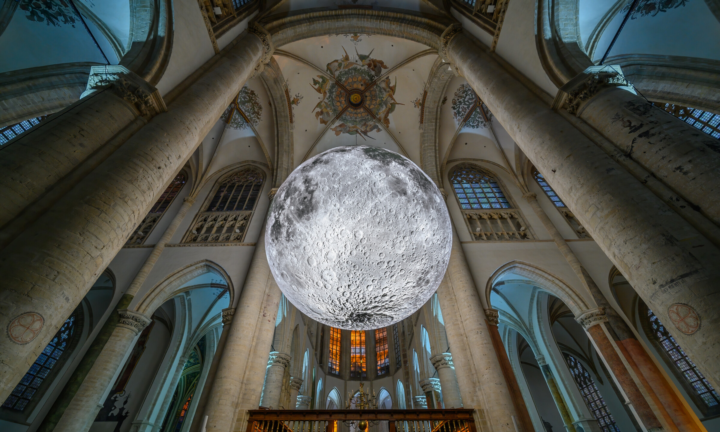 Museum of the Moon by Luke Jerram Grote Kerk Breda foto c Ilona Schong