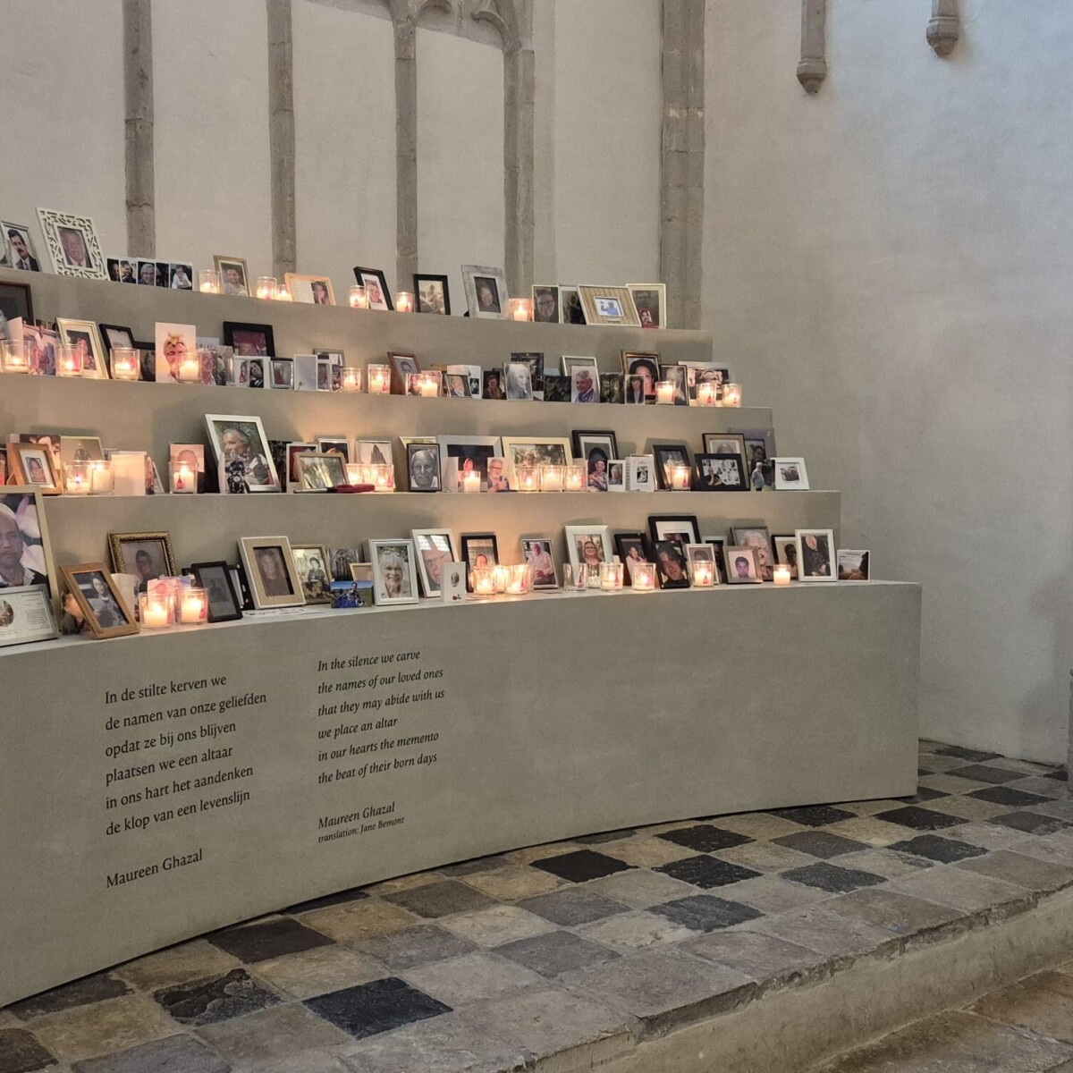 Tijdelijke gedenkmonument foto Roger de Waal